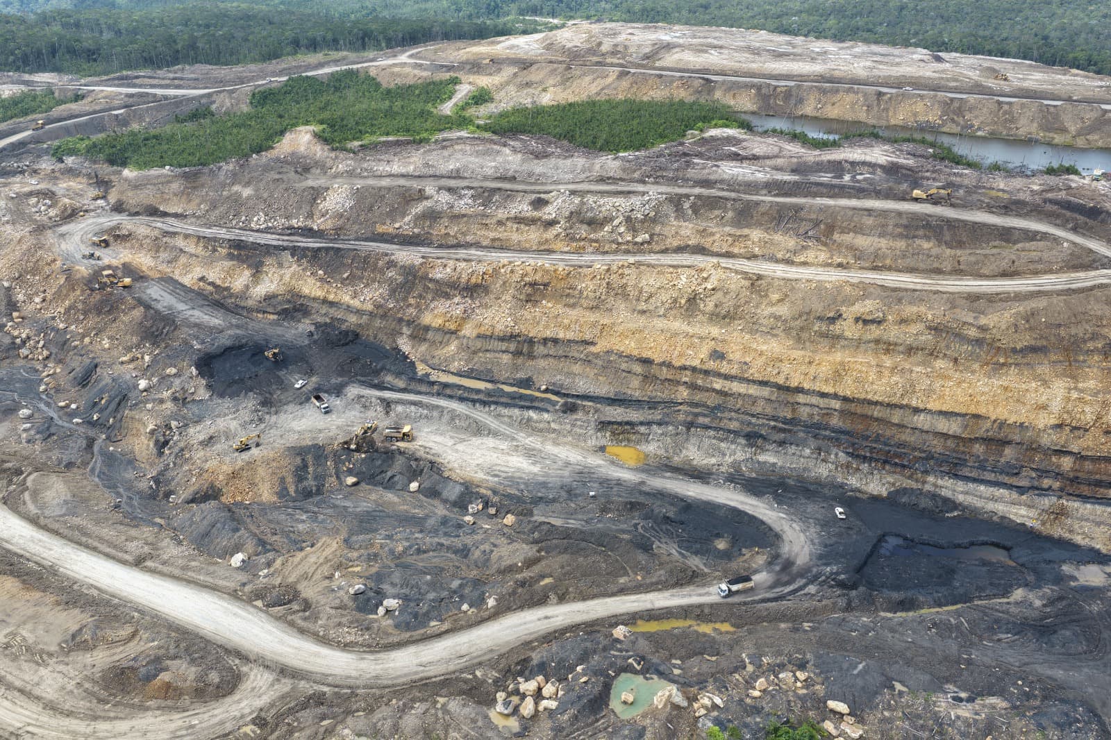 Heavy Equipment Coal Loading